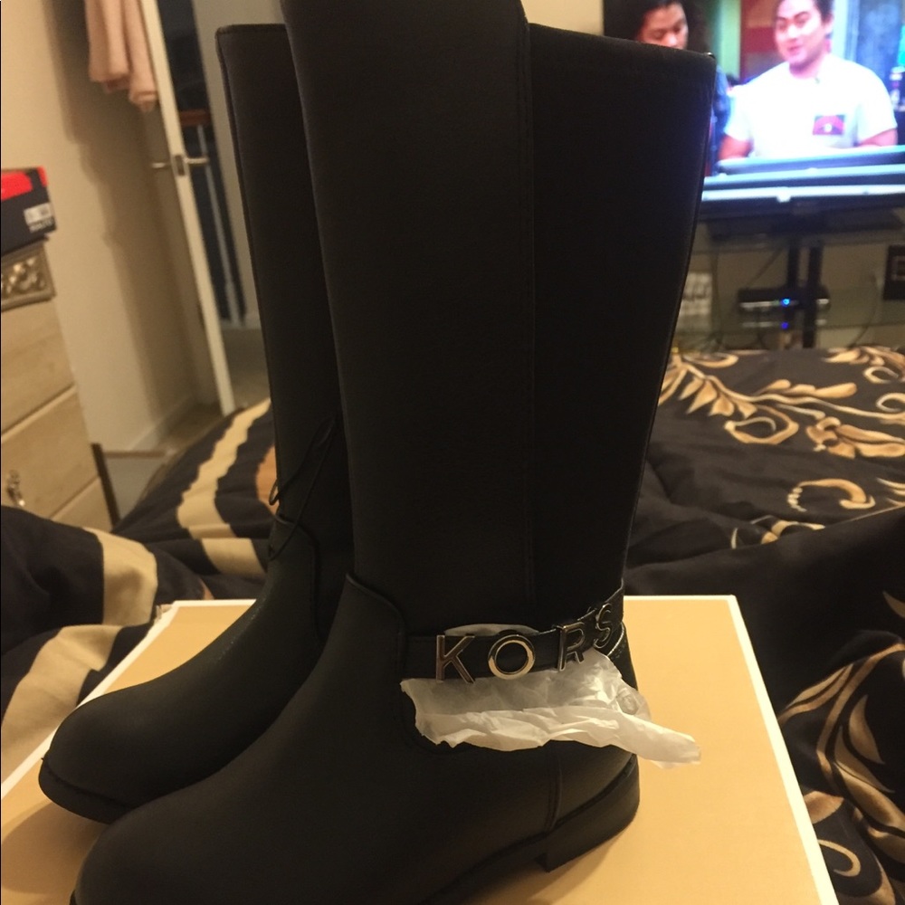 MK toddler boots